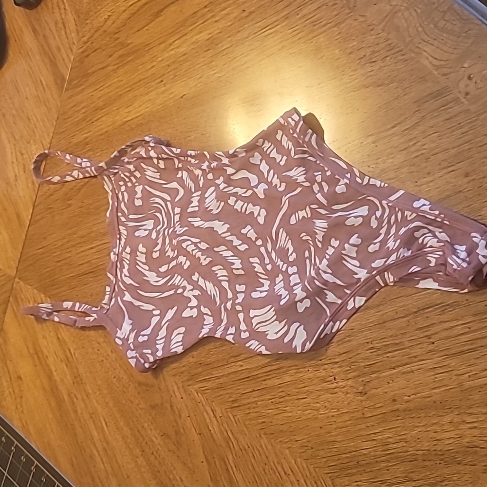 NWT Skims mesh bodysuit size medium Rasberry swirl